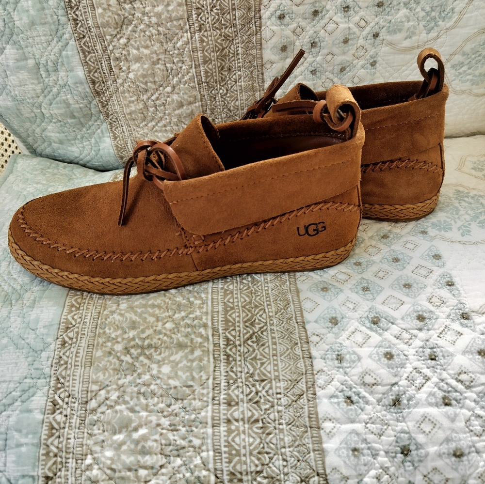 Ugg Women's Moccasin Slipper - Picture 9 of 9